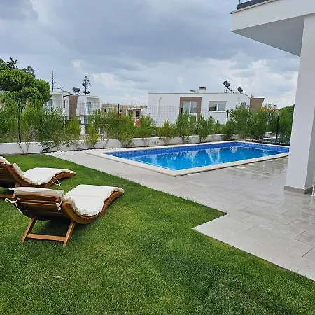 House By The Lagoon - Piscina Privada